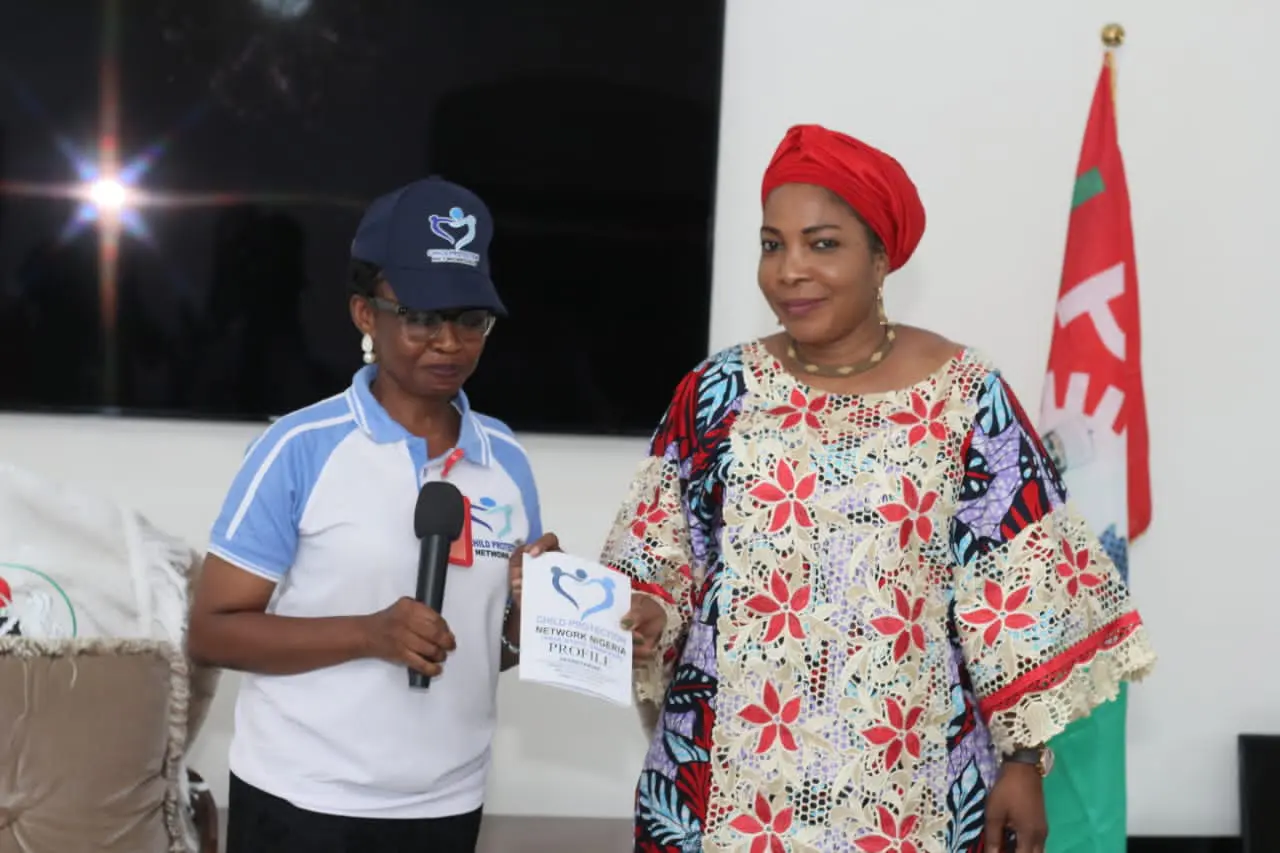 Abia State Coordinator of CPN, Ambassador Onyinyechi Nwosu presenting CPN working documents to the wife of Abia Governor, Mrs. Priscilla Otti during a courtesy visit