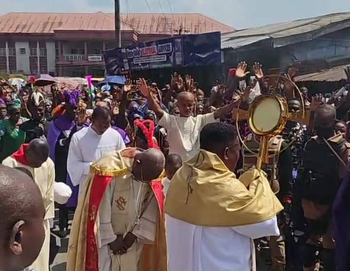 Women Slump as Aba Diocese Observes Annual Christ the King Procession