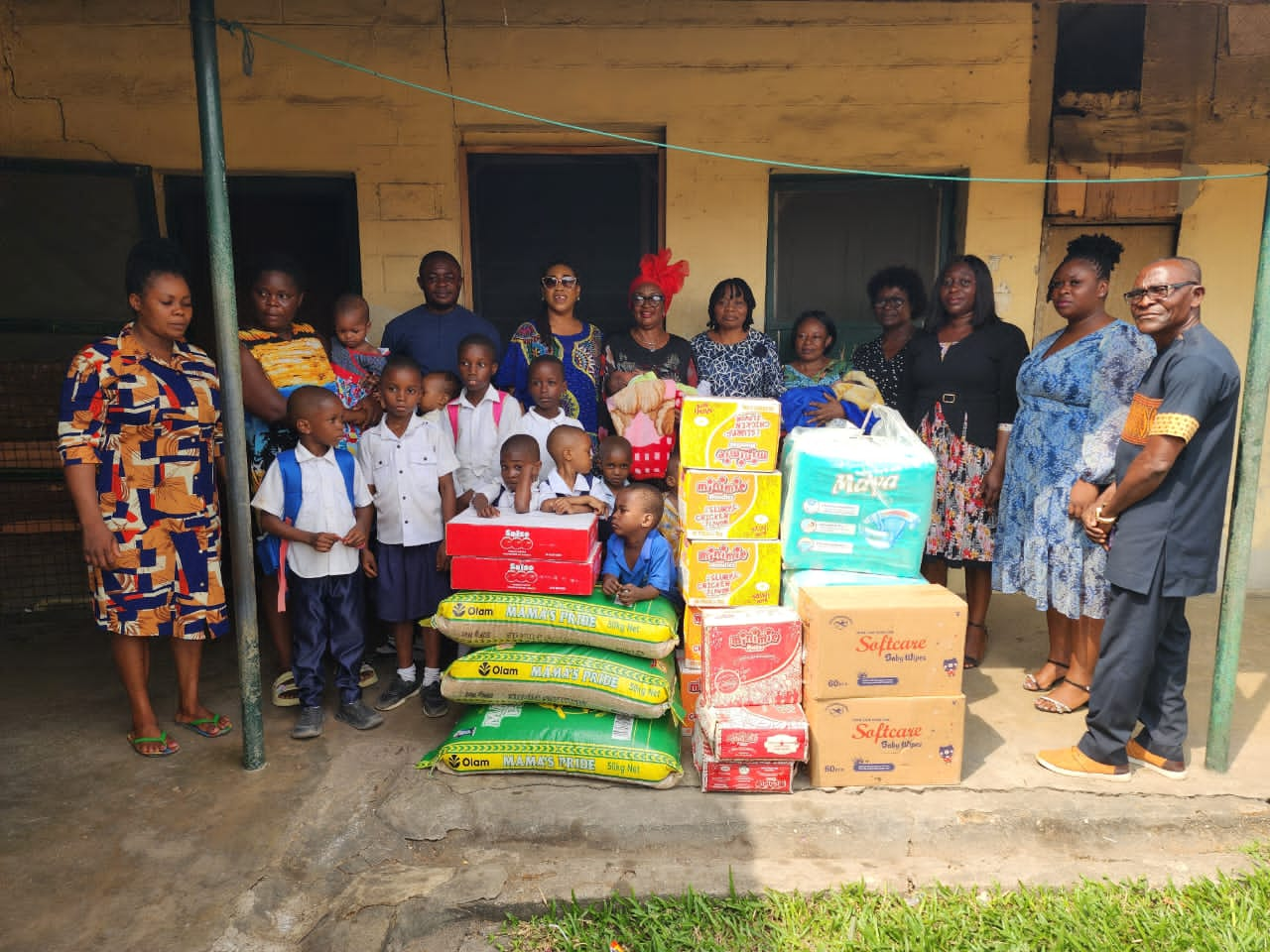 Abia First Lady Donates Cash, Relief Materials to Orphanages and Charity Homes