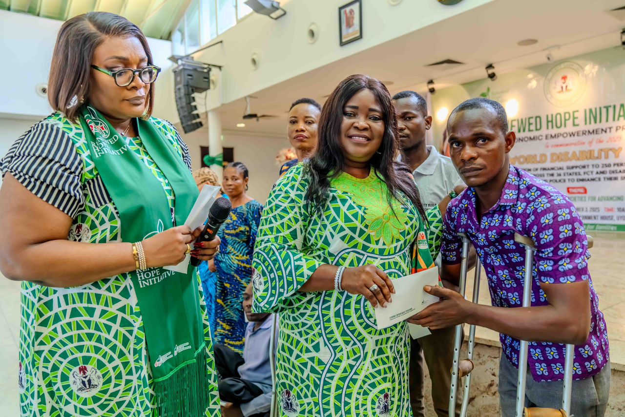 First Lady Gives N50 Million Grant to Persons With Disabilities in Akwa Ibom